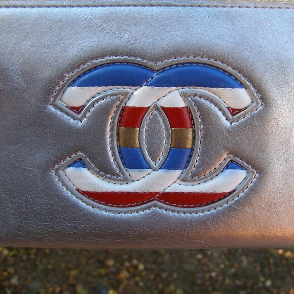 RARE Authentic CHANEL Silver Leather Wallet EUC with Card - Picture 15 of 15